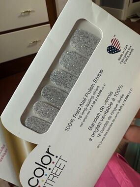 Color Street I want Scandi Silver Holographic Glitter Nail Strips